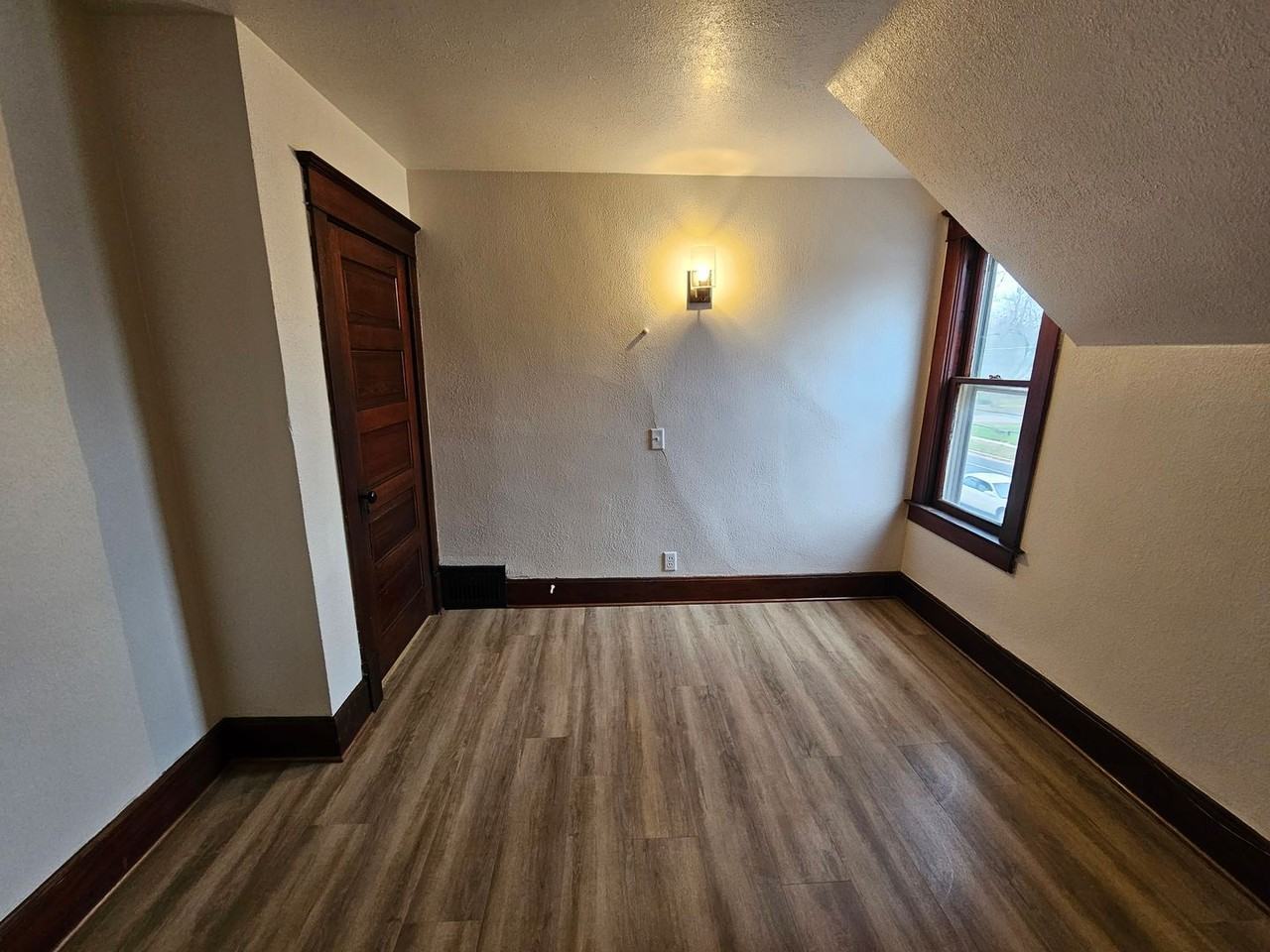 318 8th St - Photo 6 of 8