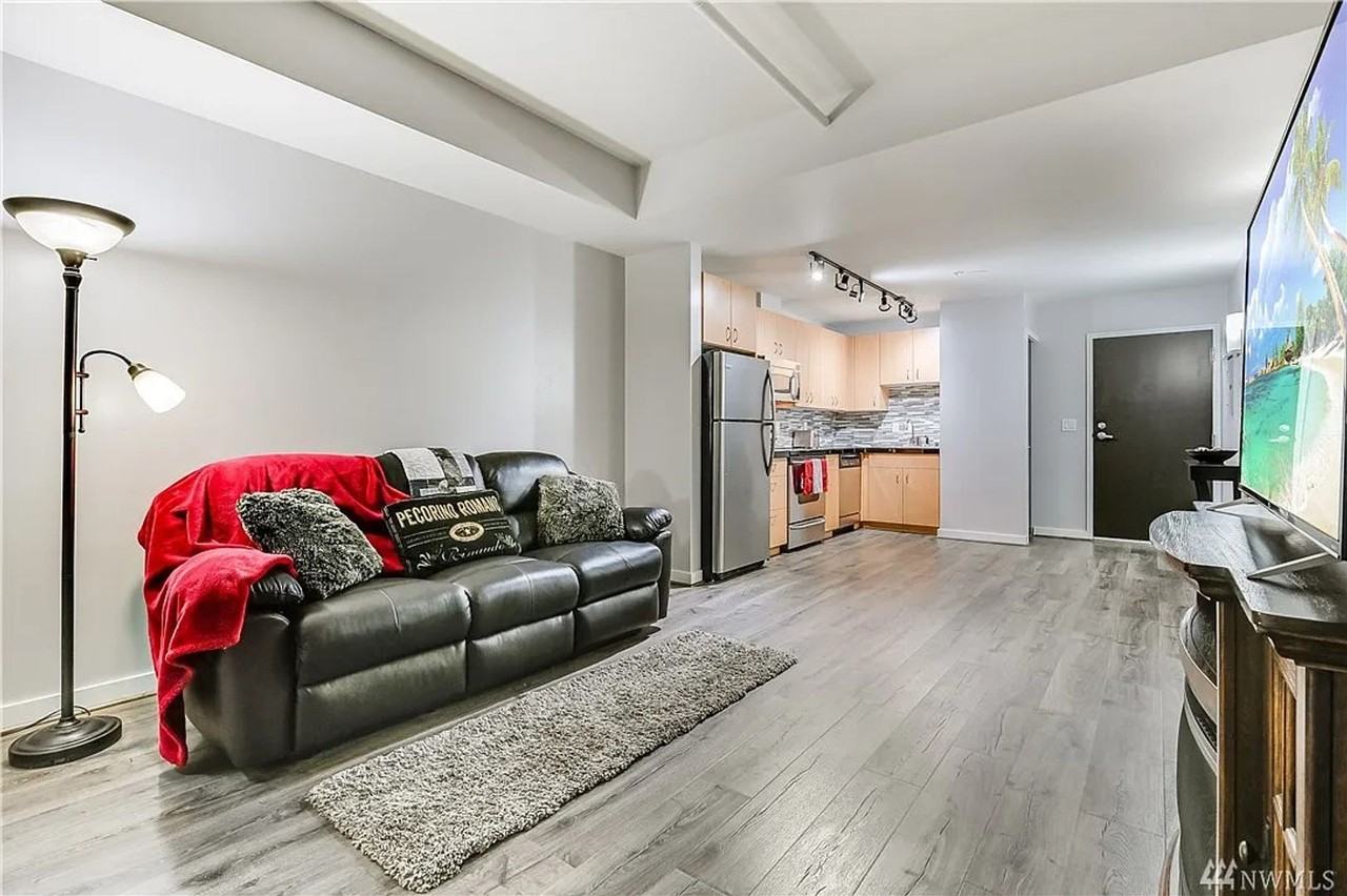 103 Bellevue Ave E #102 - Photo 3 of 20