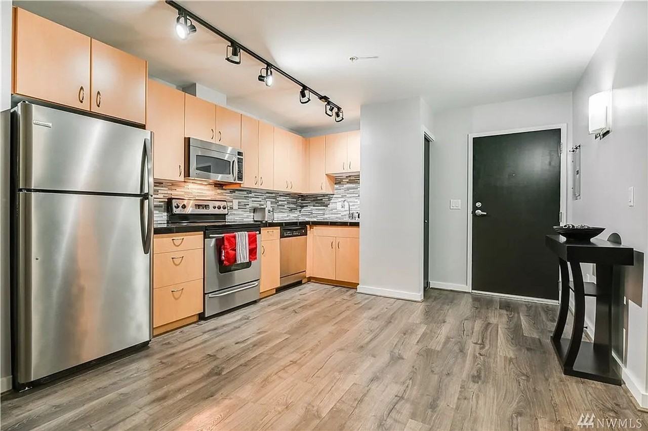 103 Bellevue Ave E #102 - Photo 5 of 20
