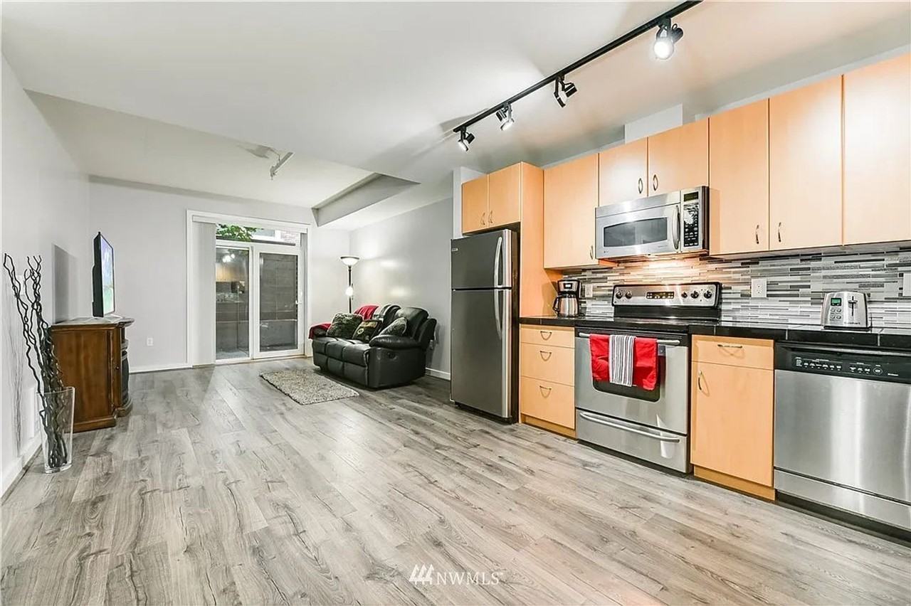 103 Bellevue Ave E #102 - Photo 6 of 20