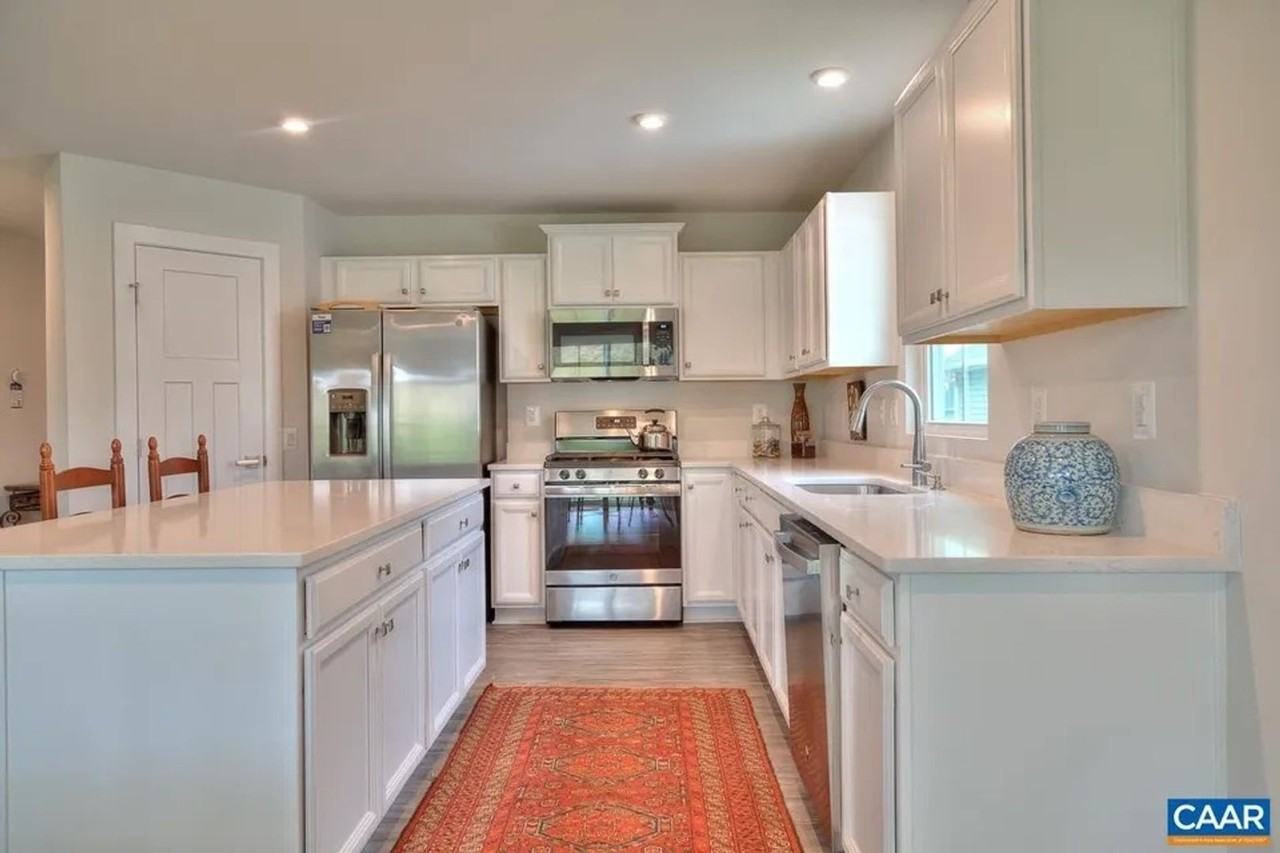 121 Park Dr - Photo 2 of 24