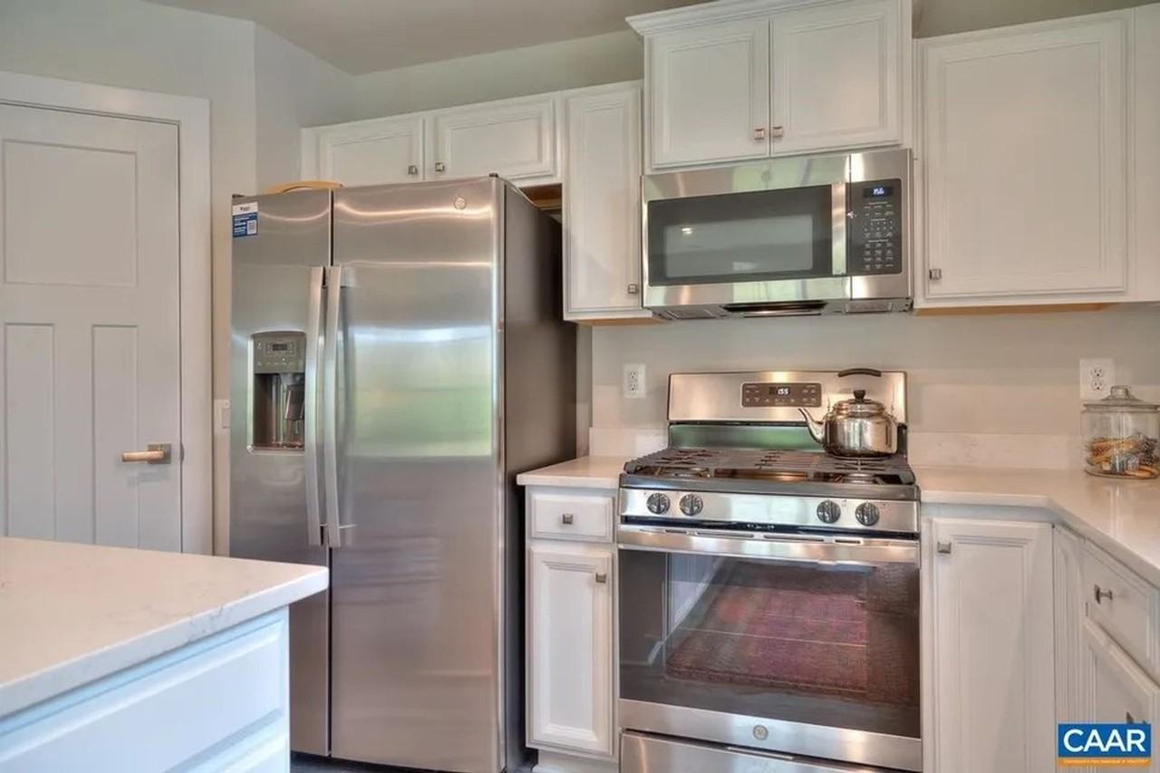 121 Park Dr - Photo 3 of 24