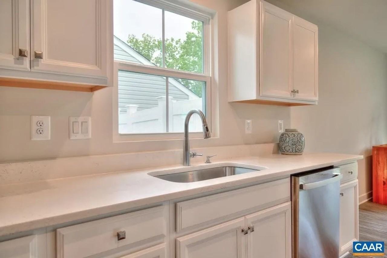 121 Park Dr - Photo 4 of 24