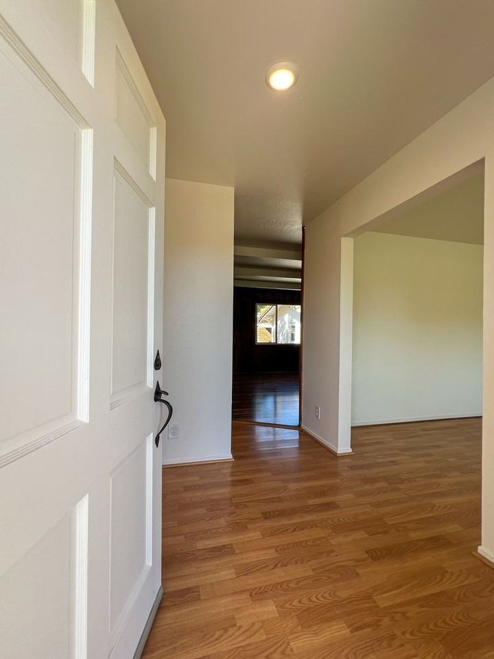 131 Foster Rd - Photo 4 of 42