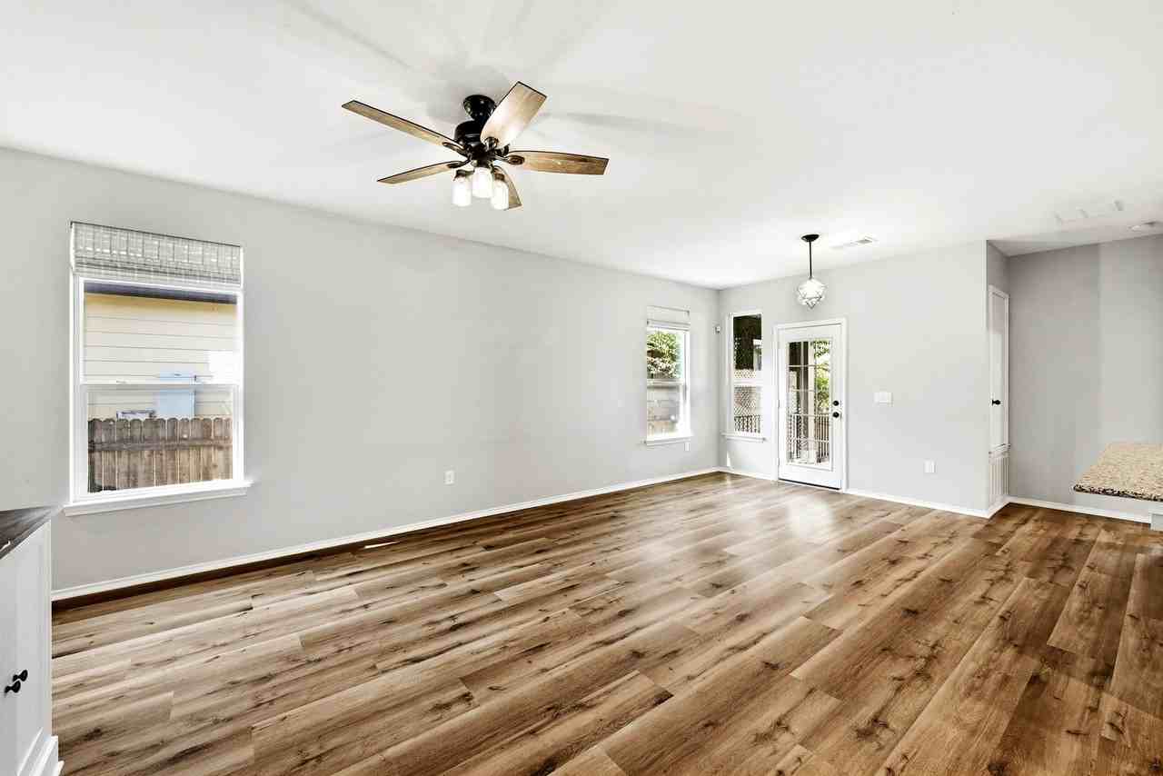 14720 Peregrine Dr - Photo 7 of 22