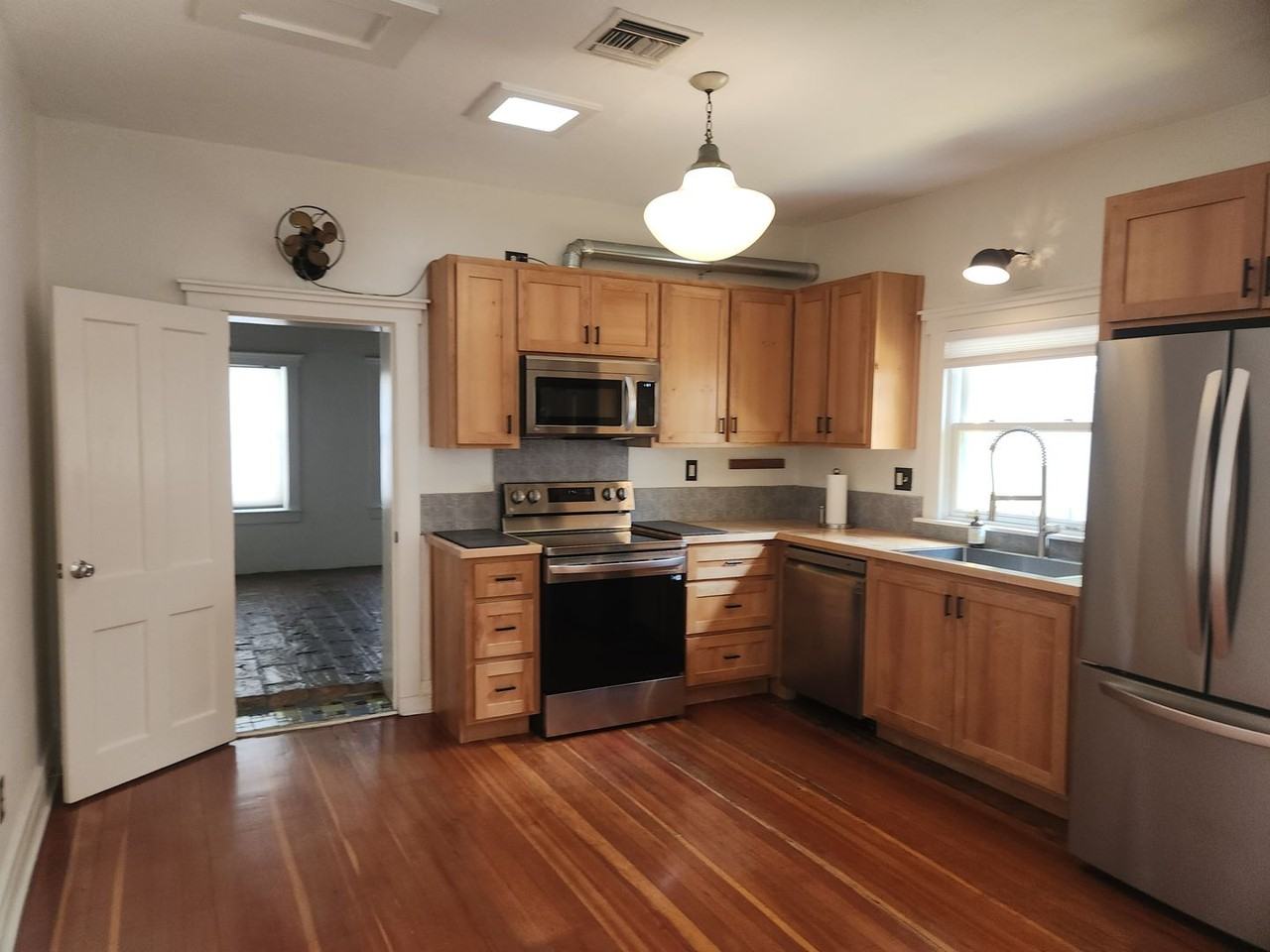 84 W Simpson St - Photo 5 of 18