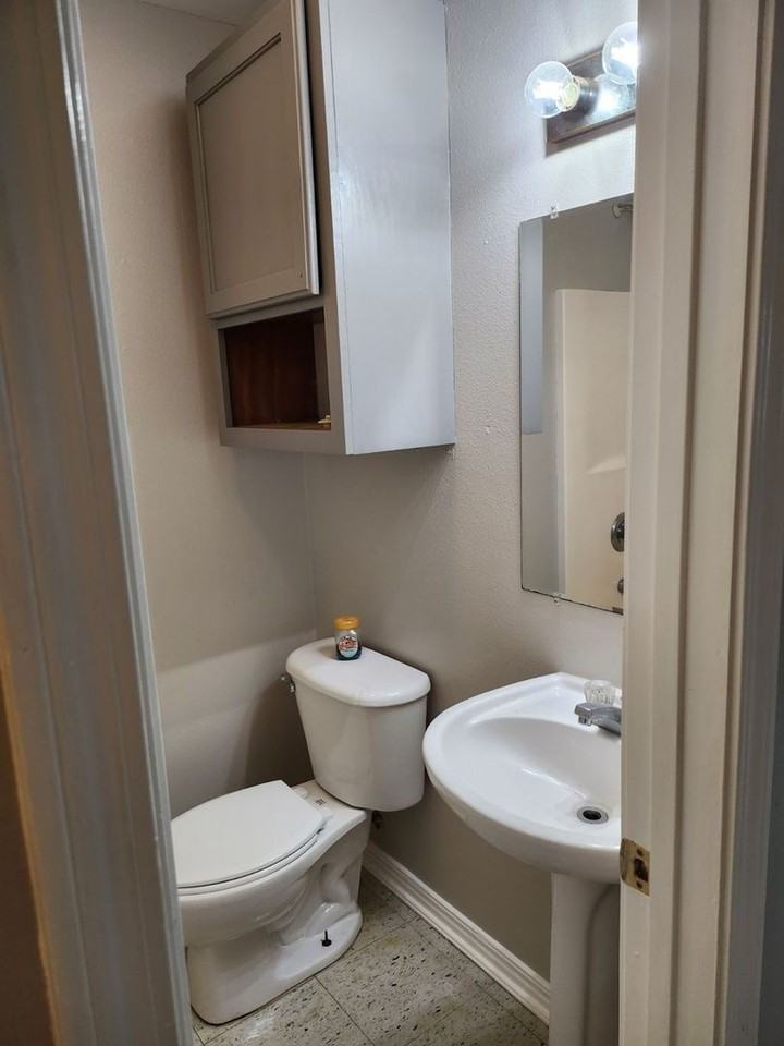 13339 Vermont St - Photo 6 of 12