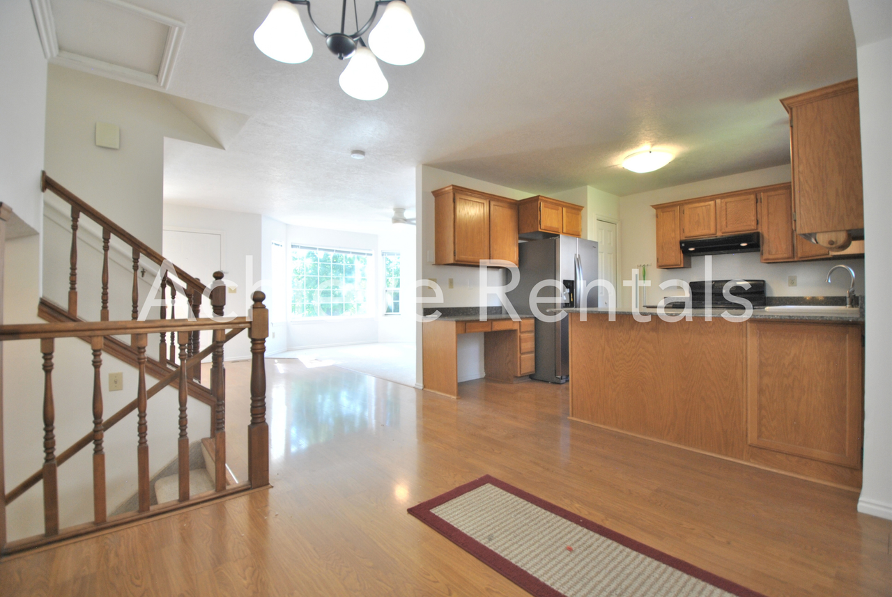 1294 Eastridge Cir - Photo 5 of 16