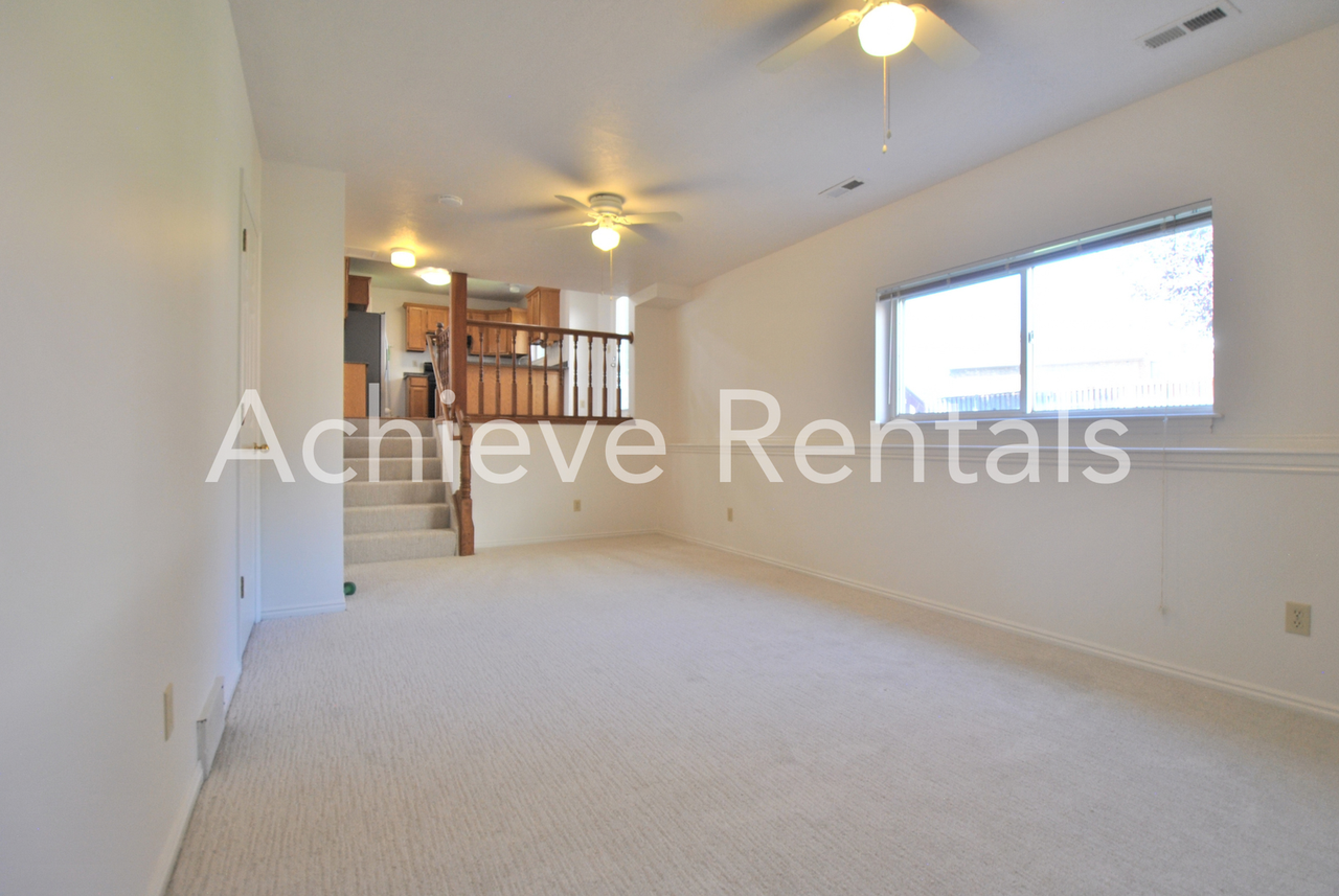 1294 Eastridge Cir - Photo 6 of 16