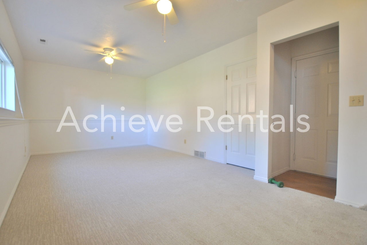1294 Eastridge Cir - Photo 7 of 16
