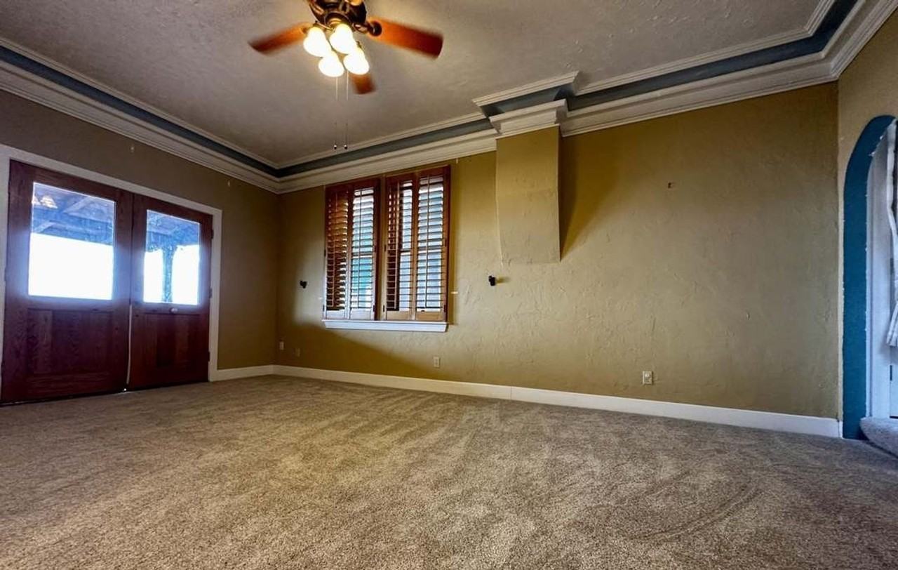635 Clark St - Photo 2 of 20