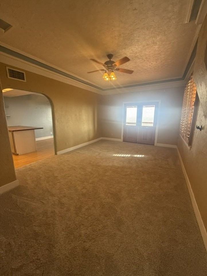 635 Clark St - Photo 3 of 20
