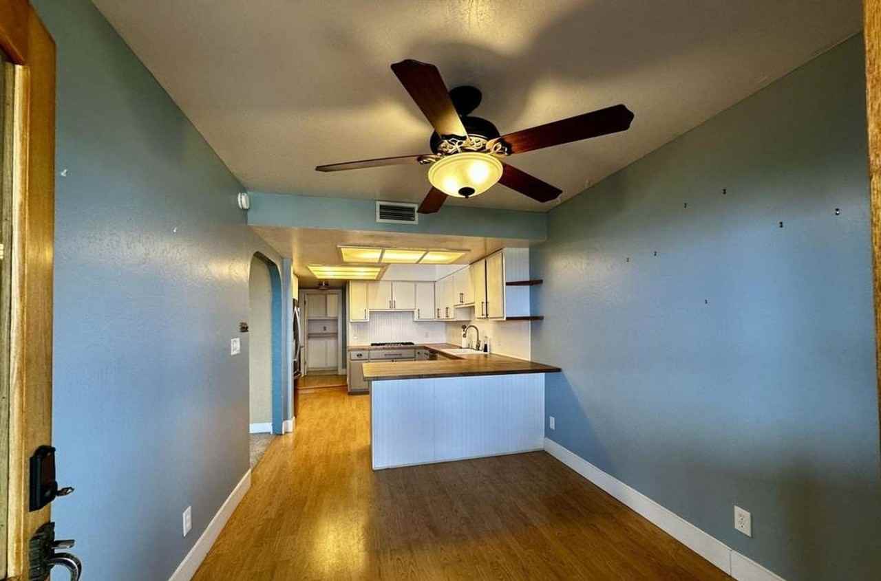 635 Clark St - Photo 4 of 20