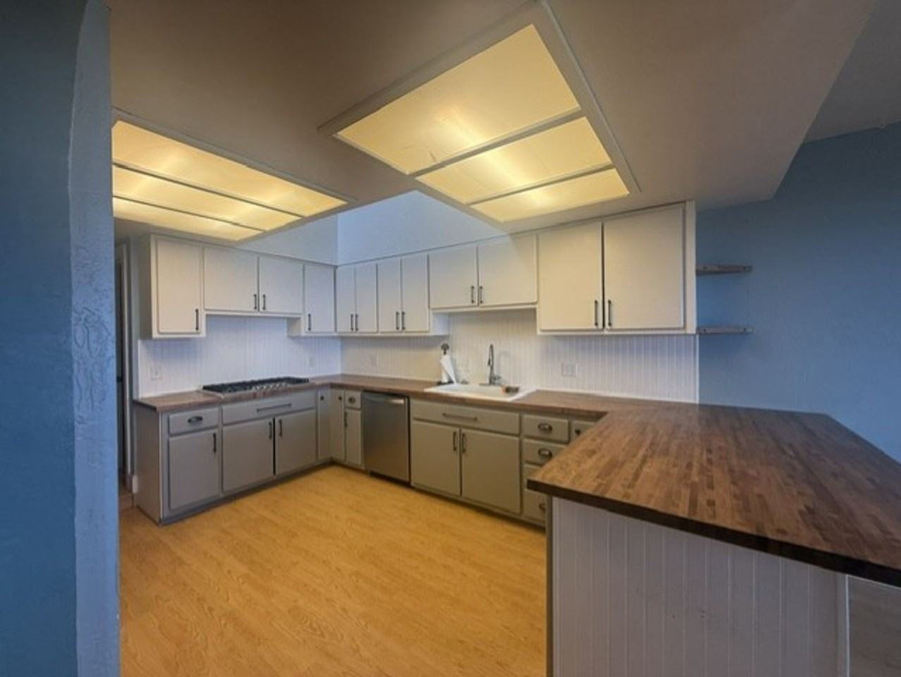 635 Clark St - Photo 6 of 20