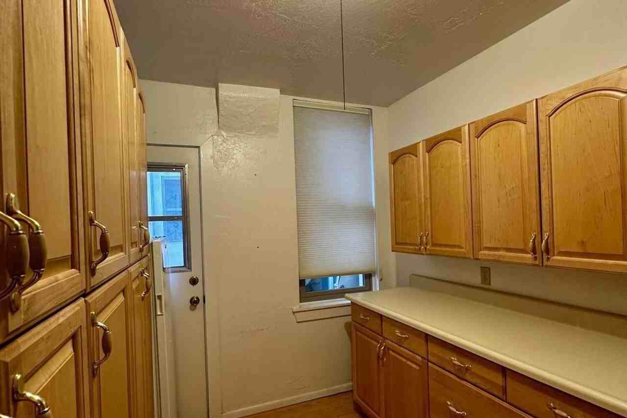 635 Clark St - Photo 7 of 20
