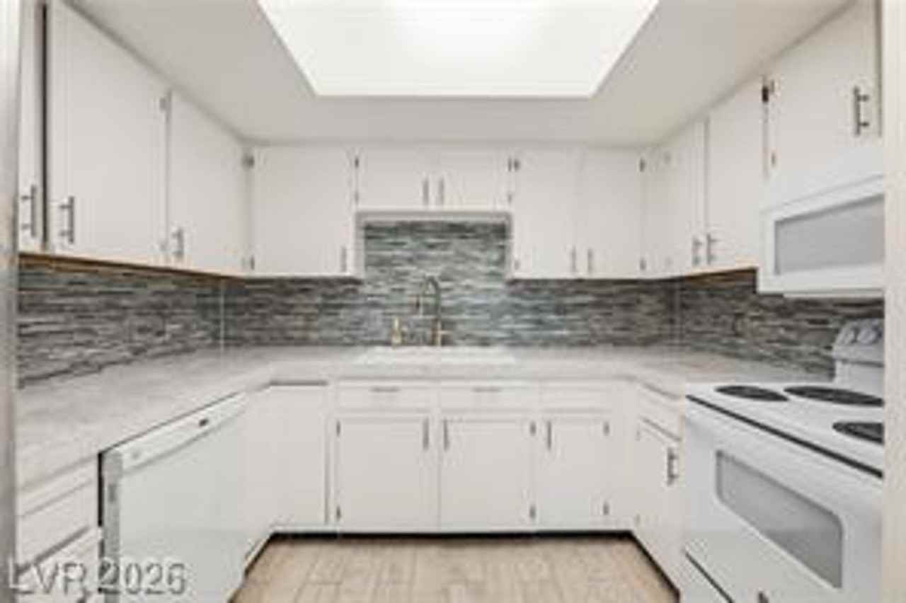 1922 Las Palmas Ln #123 - Photo 2 of 28