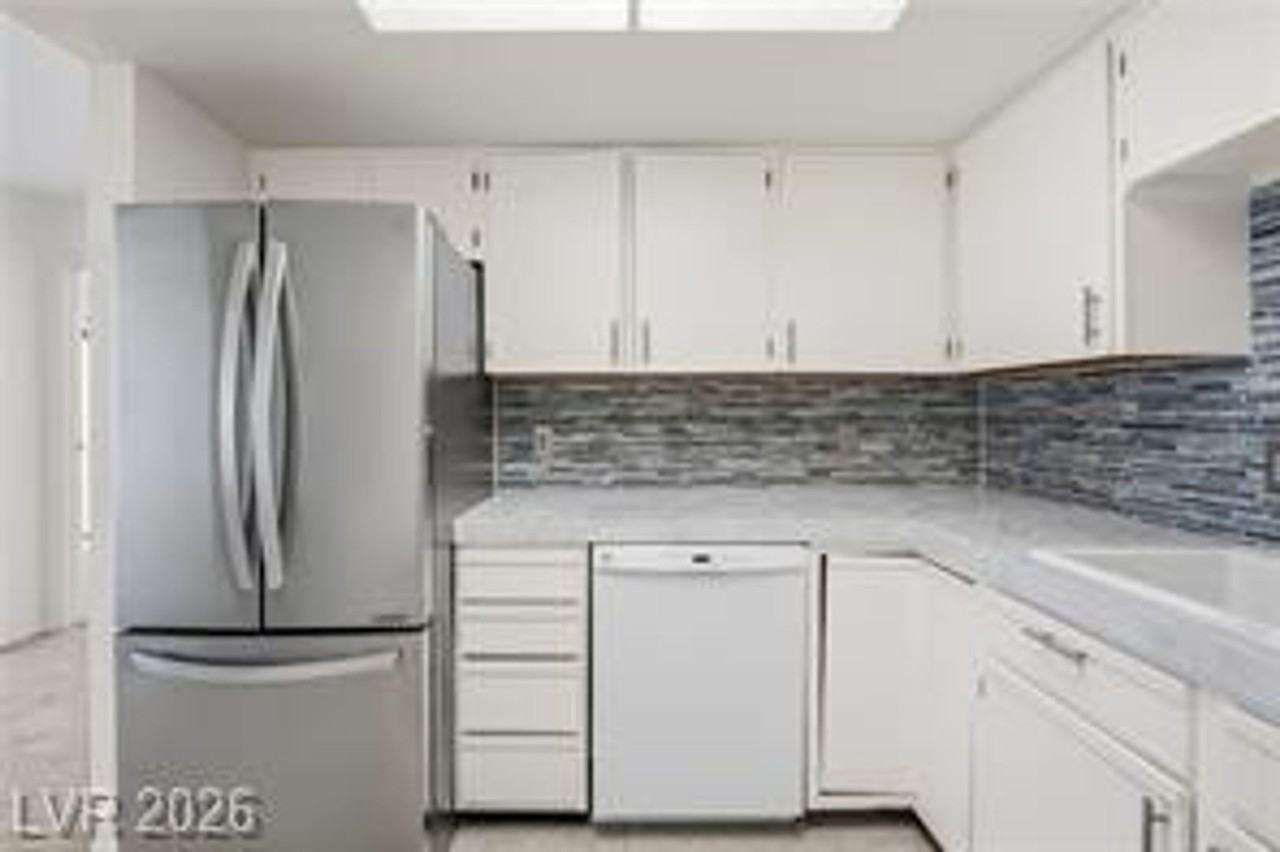 1922 Las Palmas Ln #123 - Photo 3 of 28