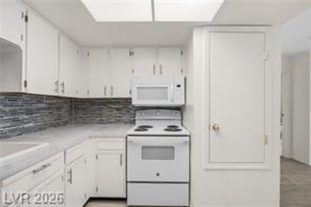 1922 Las Palmas Ln #123 - Photo 5 of 28