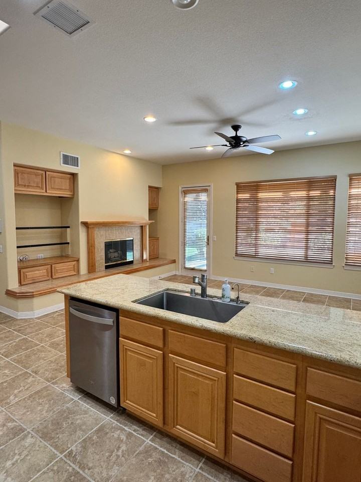 1684 Blue Canyon St - Photo 6 of 26