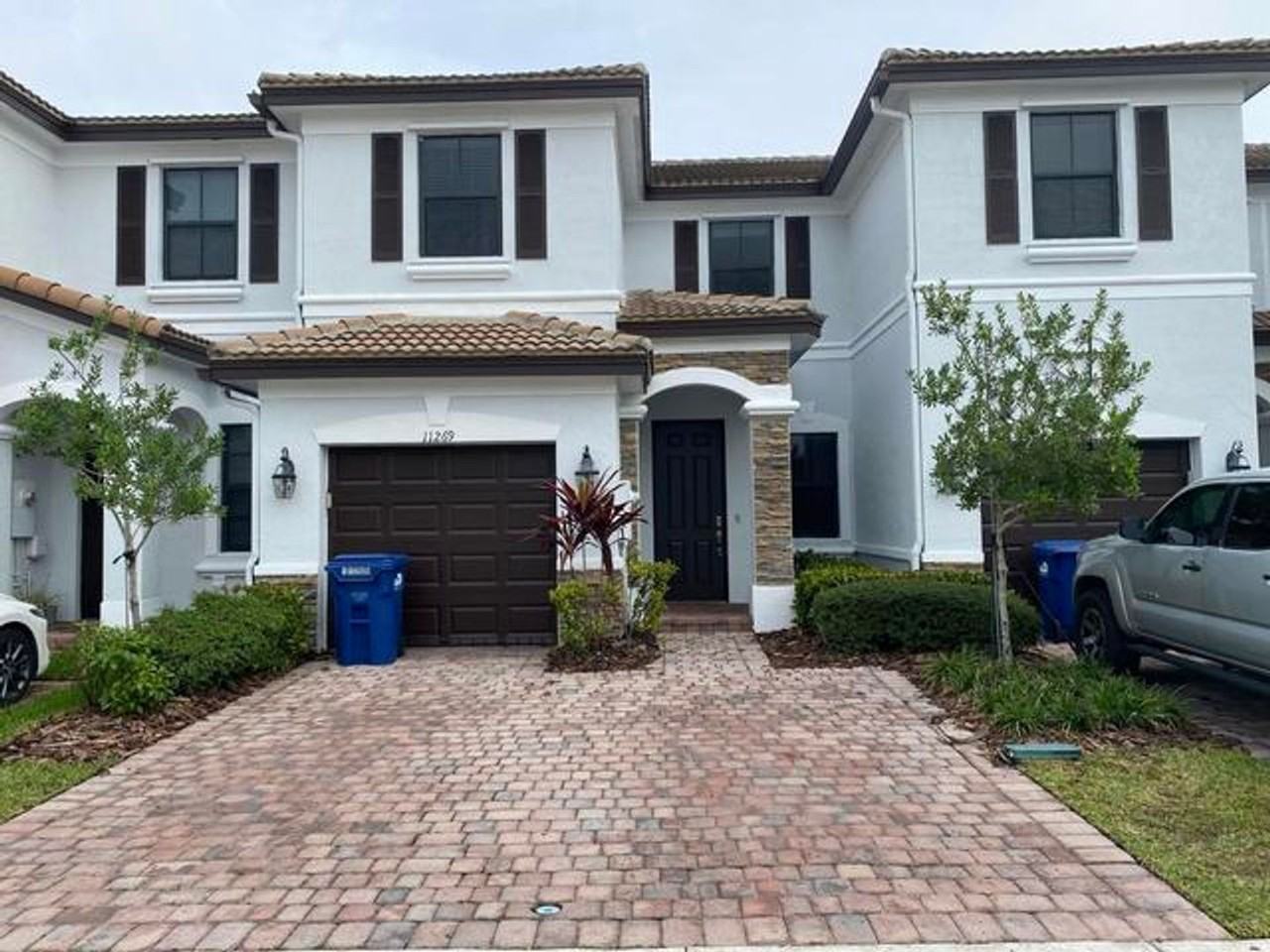 11269 Nw 88th St - Photo 3 of 11