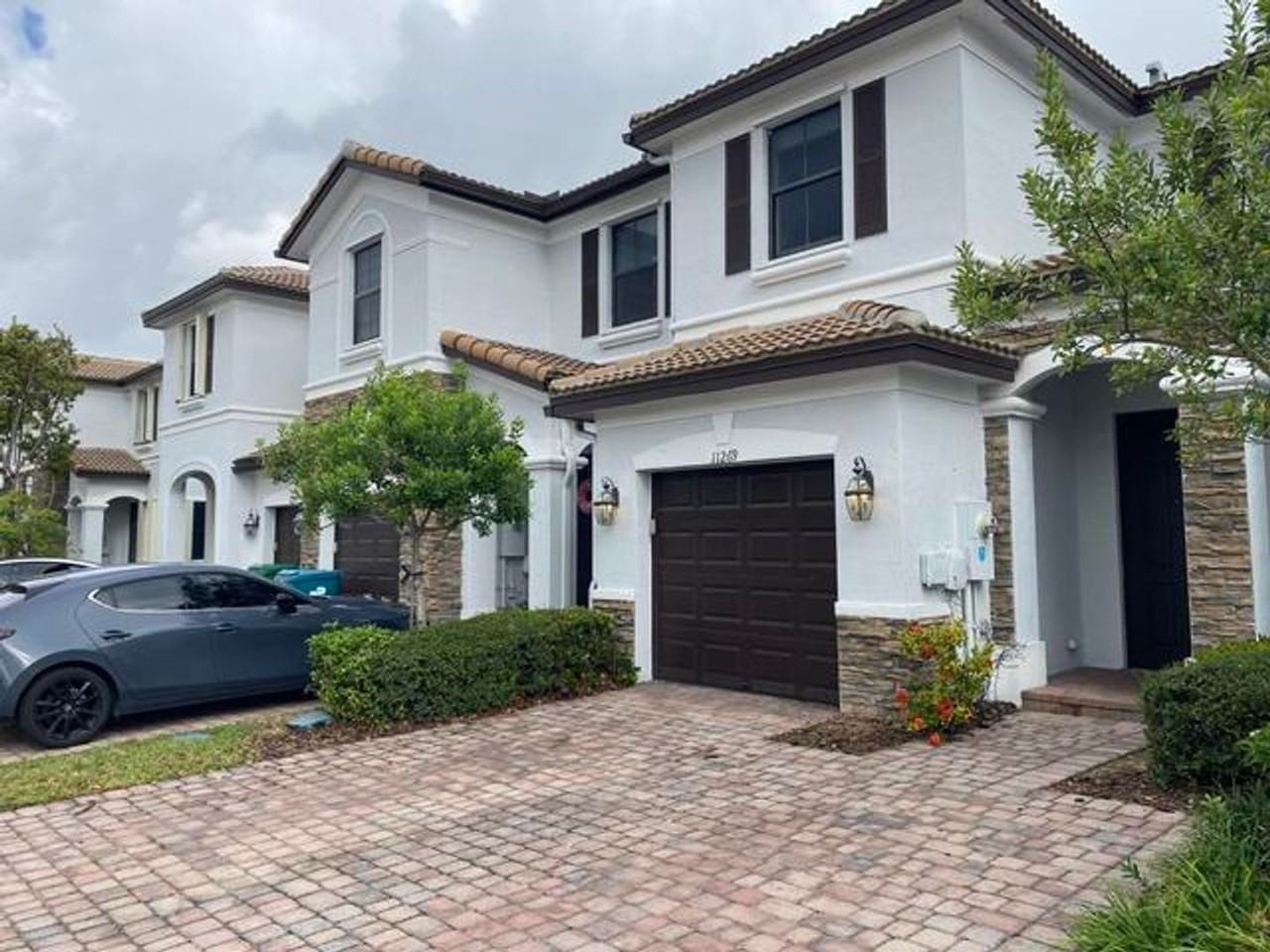 11269 Nw 88th St - Photo 4 of 11