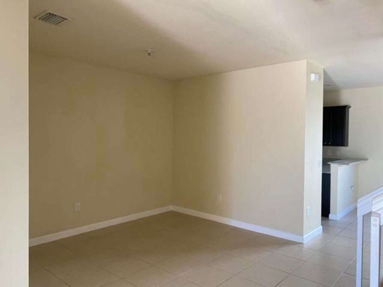 11269 Nw 88th St - Photo 5 of 11