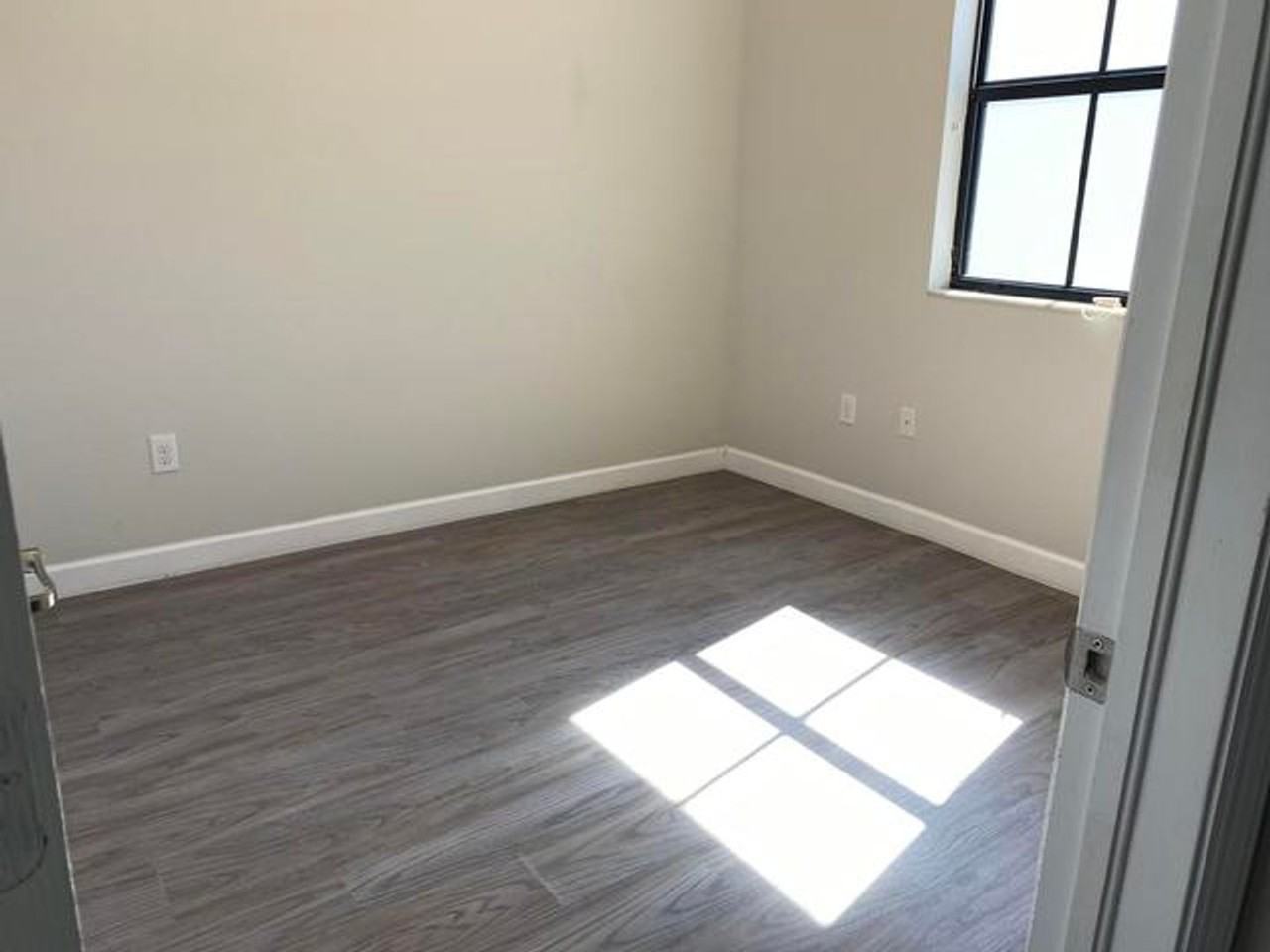 11269 Nw 88th St - Photo 7 of 11