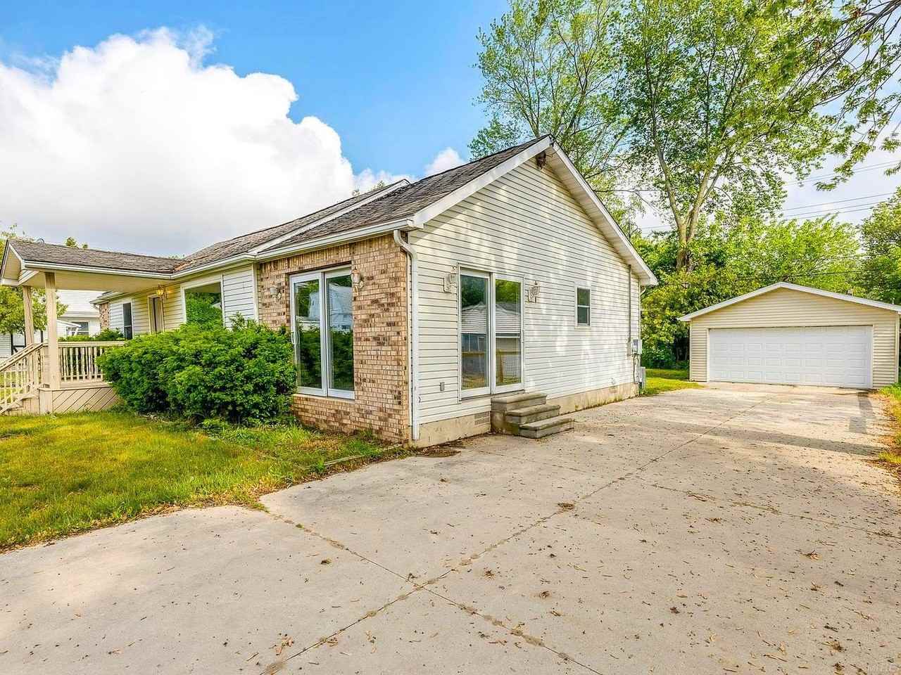 7313 Oak Rd - Photo 2 of 11