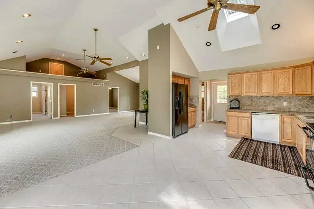 7313 Oak Rd - Photo 4 of 11