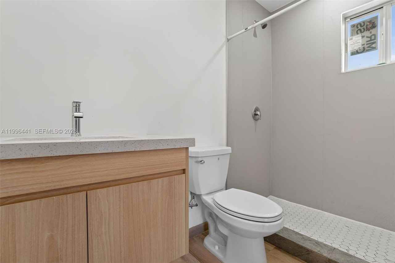 1515 Nw 14th Ave #1 - Photo 3 of 8