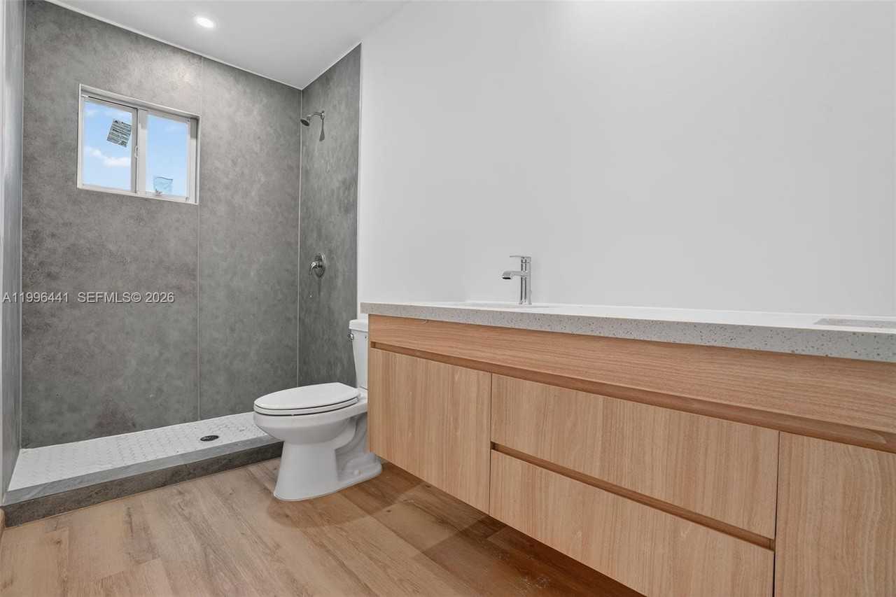 1515 Nw 14th Ave #1 - Photo 5 of 8