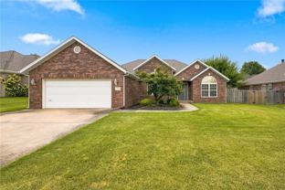 702 Sw Maidstone Ave - Photo 1 of 1