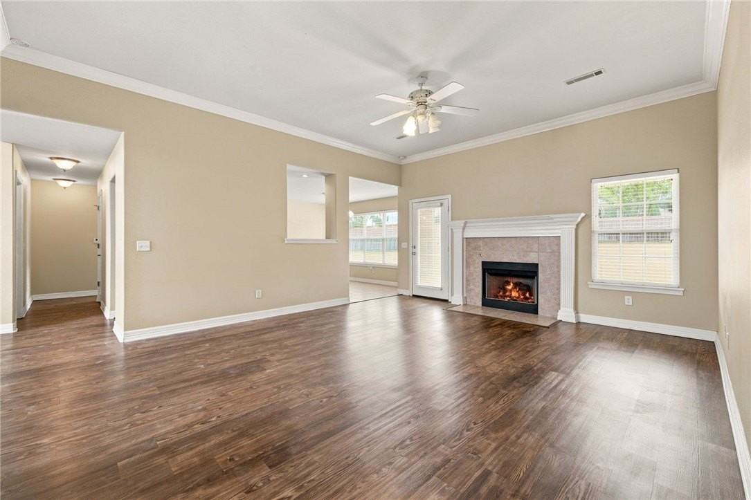 702 Sw Maidstone Ave - Photo 4 of 20
