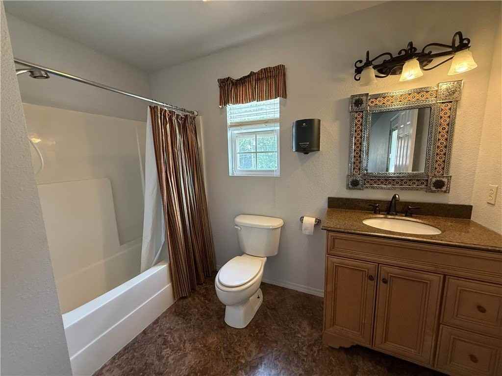 316 E Pickens Rd #B - Photo 4 of 4