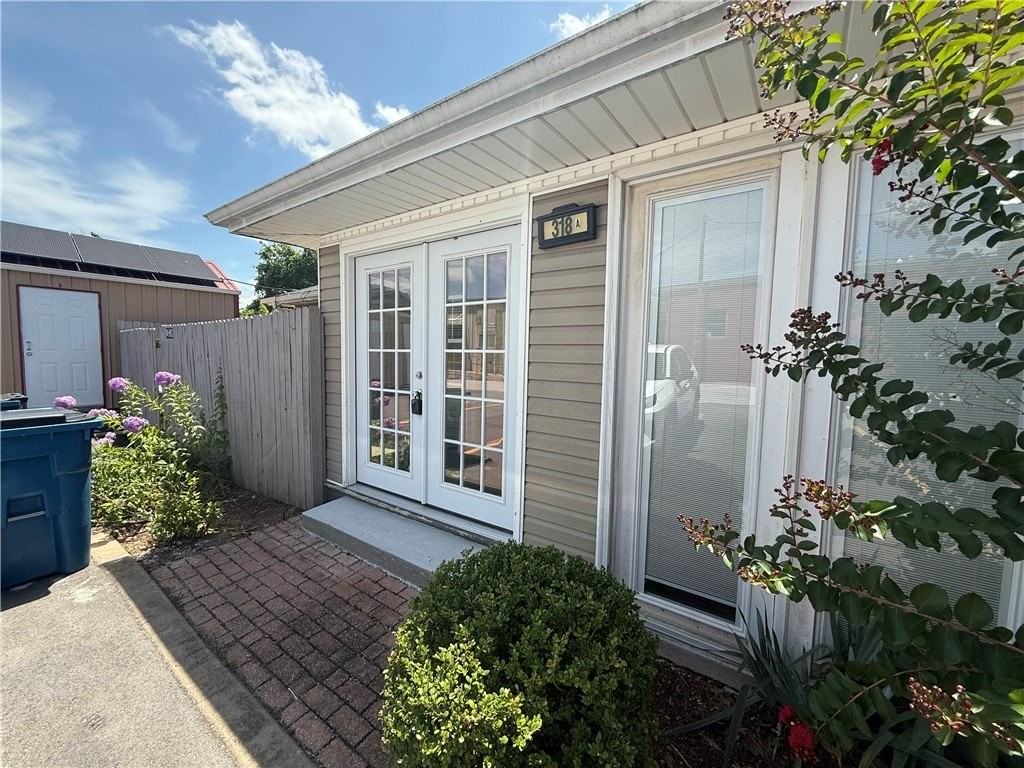 318 E Pickens Rd - Photo 2 of 12