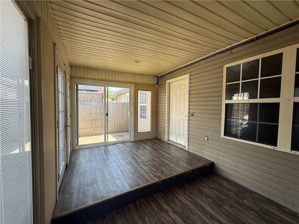 318 E Pickens Rd - Photo 3 of 12