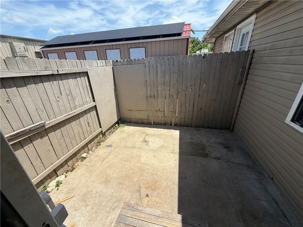 318 E Pickens Rd - Photo 4 of 12