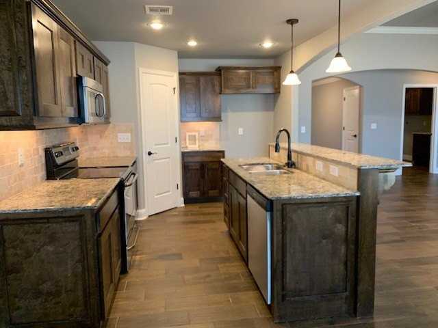 2050 Eagle Dr - Photo 4 of 14