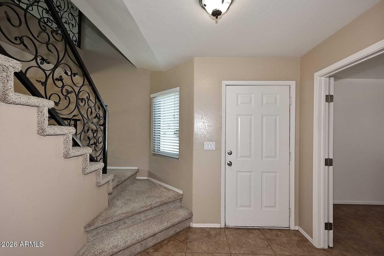 20826 N 10th St - Photo 4 of 47