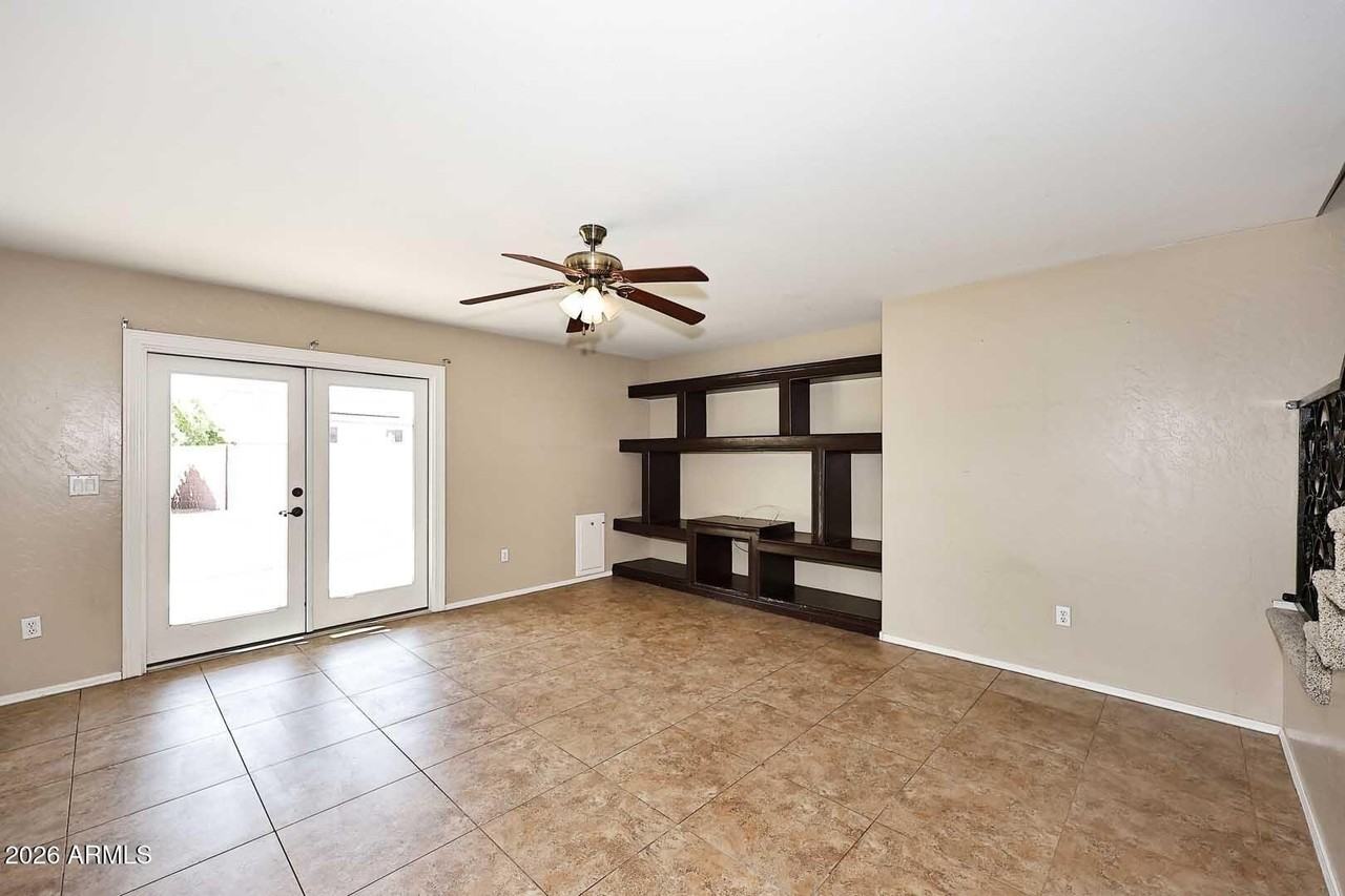 20826 N 10th St - Photo 5 of 47