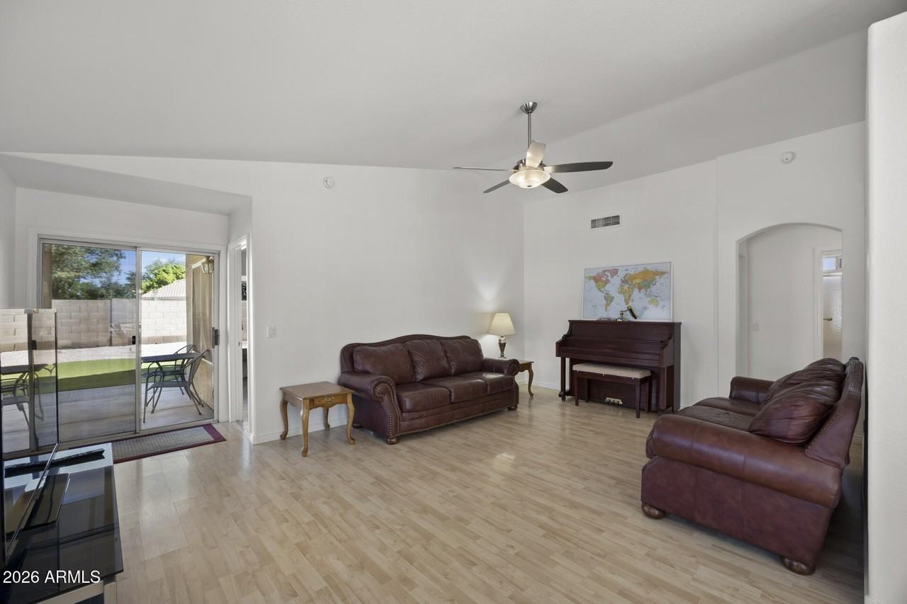 78 W Gail Dr - Photo 2 of 20