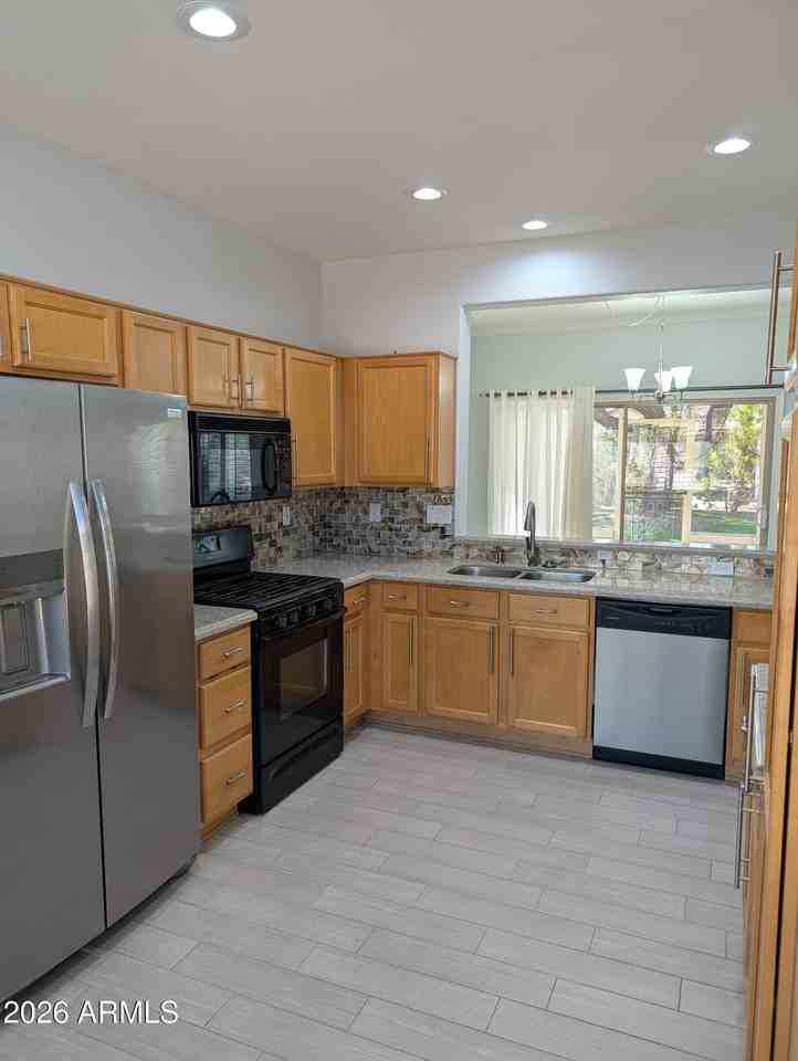 16225 W Tapatio Dr - Photo 3 of 33