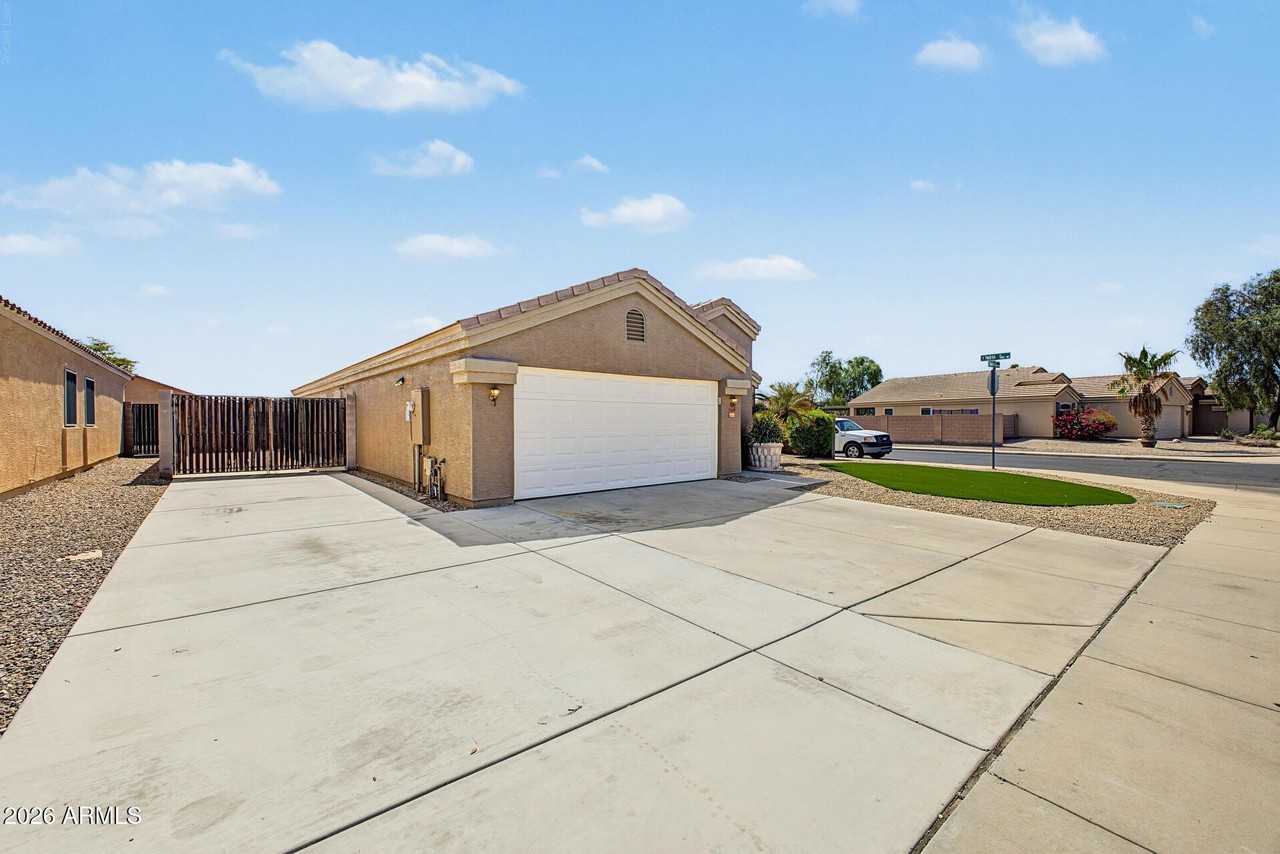 16045 W Sierra St - Photo 2 of 29