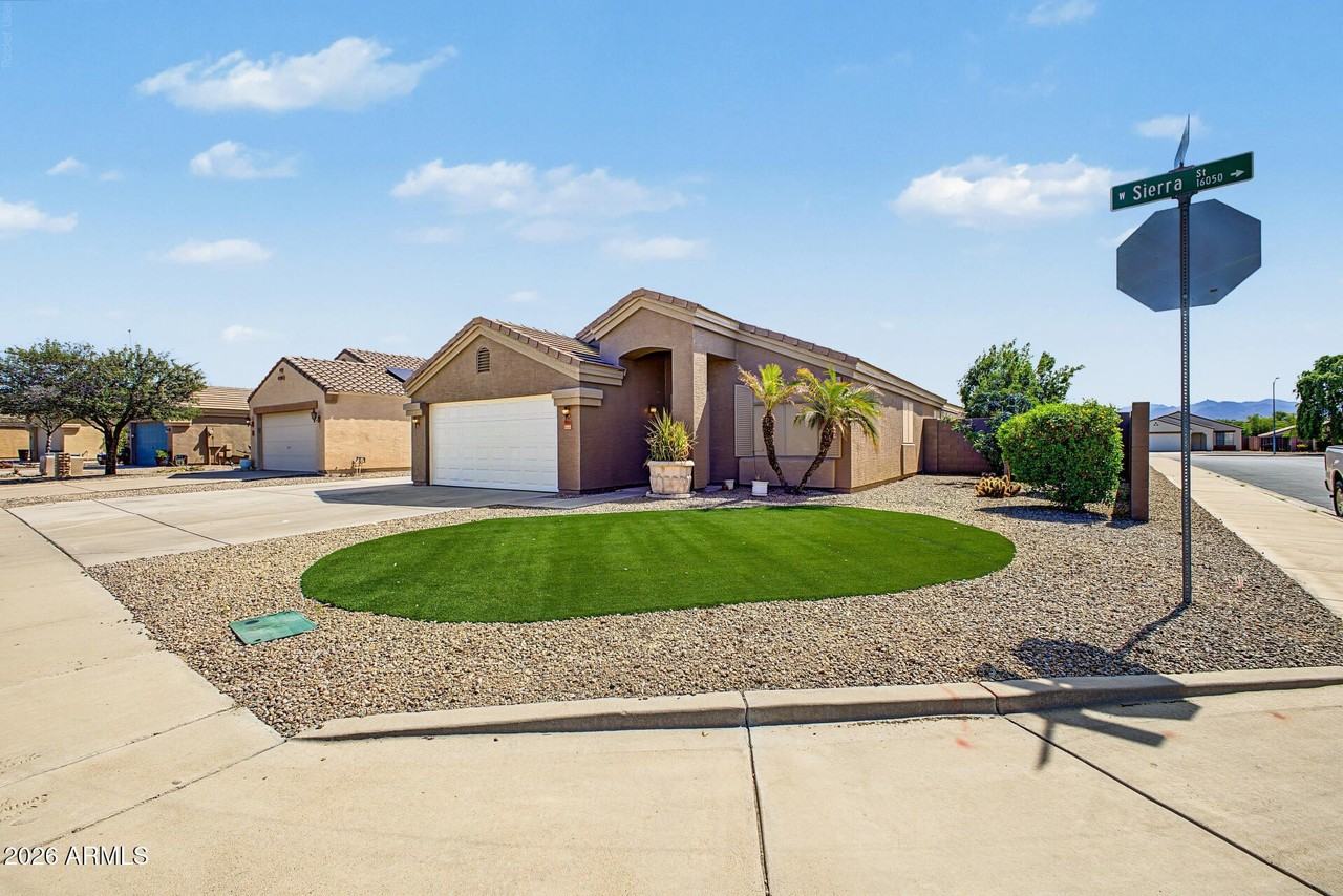 16045 W Sierra St - Photo 3 of 29