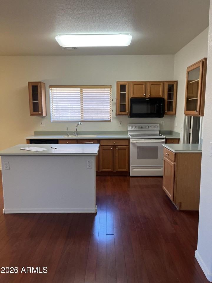 2430 E County Down Dr - Photo 5 of 27