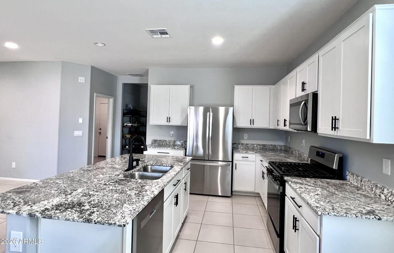 15545 W Smoketree Dr - Photo 6 of 32