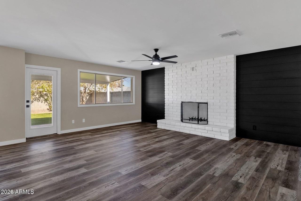 1134 E Loyola Dr - Photo 5 of 35