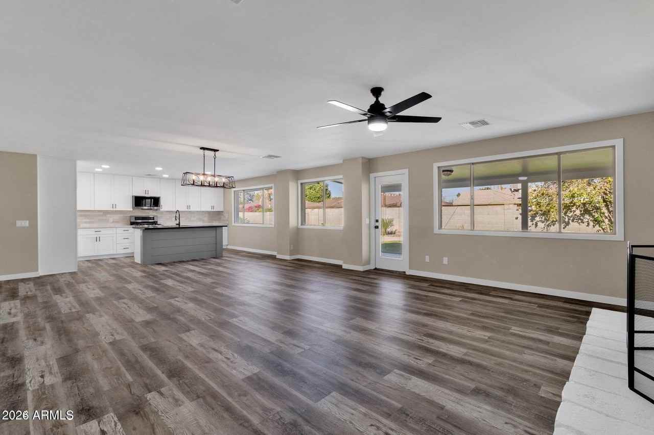1134 E Loyola Dr - Photo 6 of 35