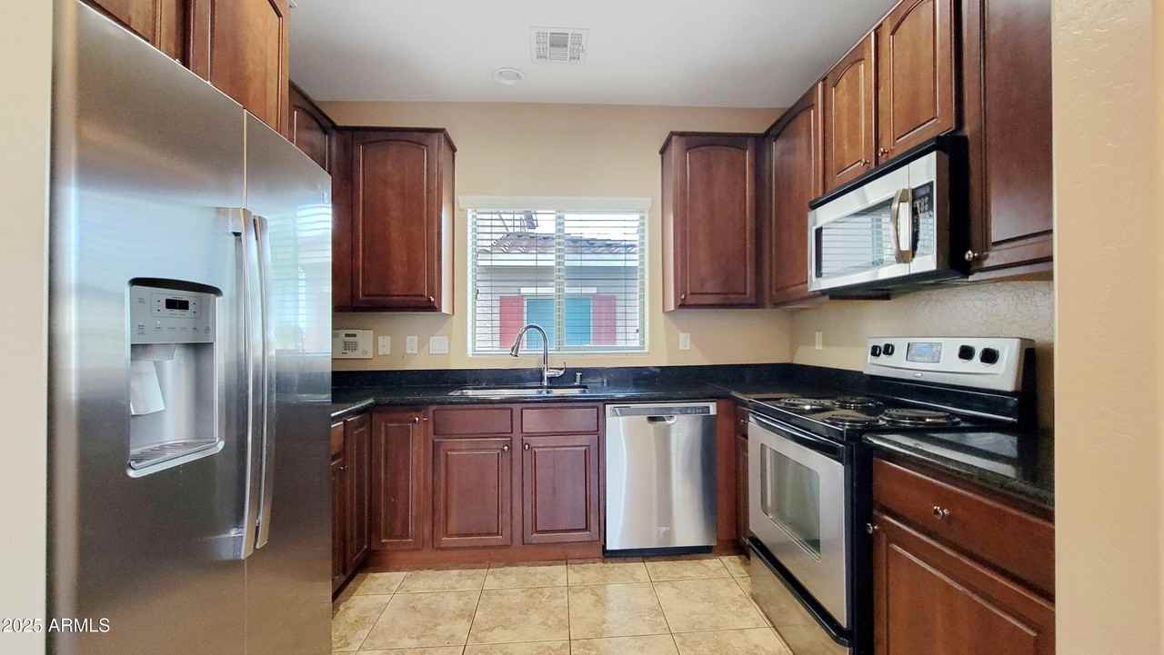 2515 N 148th Dr - Photo 7 of 31