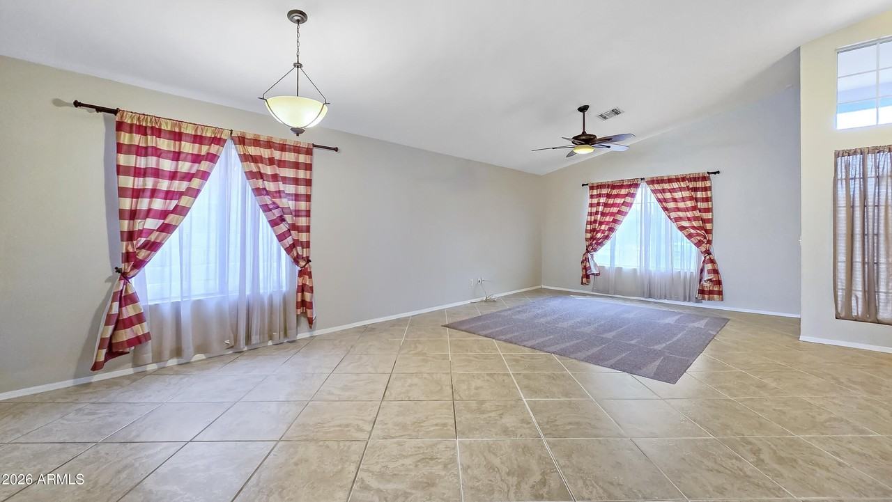 11224 W Alice Ave - Photo 4 of 24
